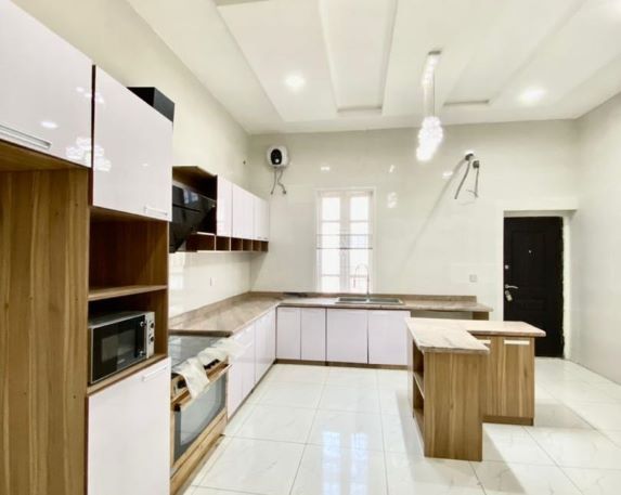 4bedroom Terrace duplex.