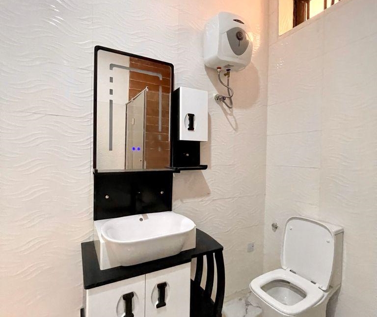 5bedroom detached duplex for sale.