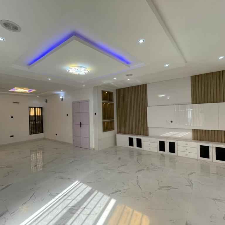 6 BEDROOM FULLY DETACHED DUPLEX