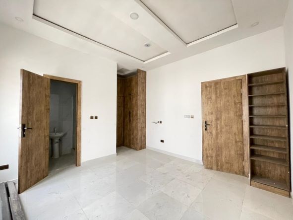 WELL BUILT 5 BED FULLY DETACHED DUPLEX WITH BQ