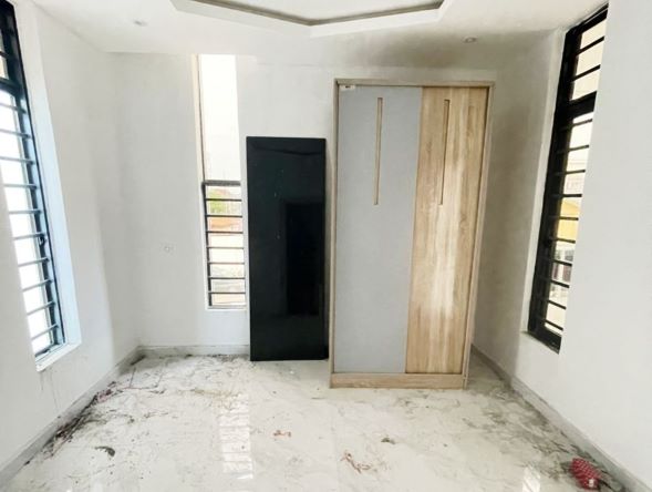 5bedroom detached duplex with bq