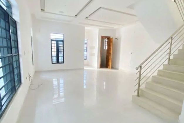 5bedroom detached duplex with bq