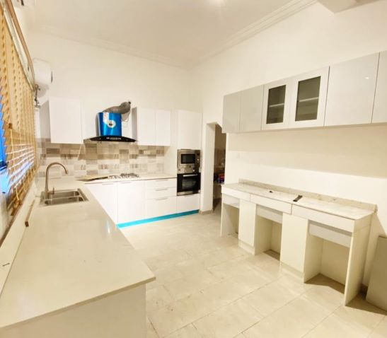 Spacious 4 Bedroom Terrace Duplex with BQ