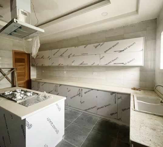 Spacious 5 Bedroom Detached Duplex with BQ