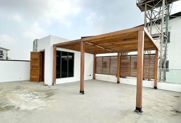 5bedroom detached duplex with bq