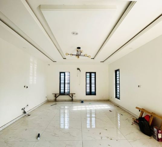 Spacious 5 Bedroom Detached Duplex with BQ