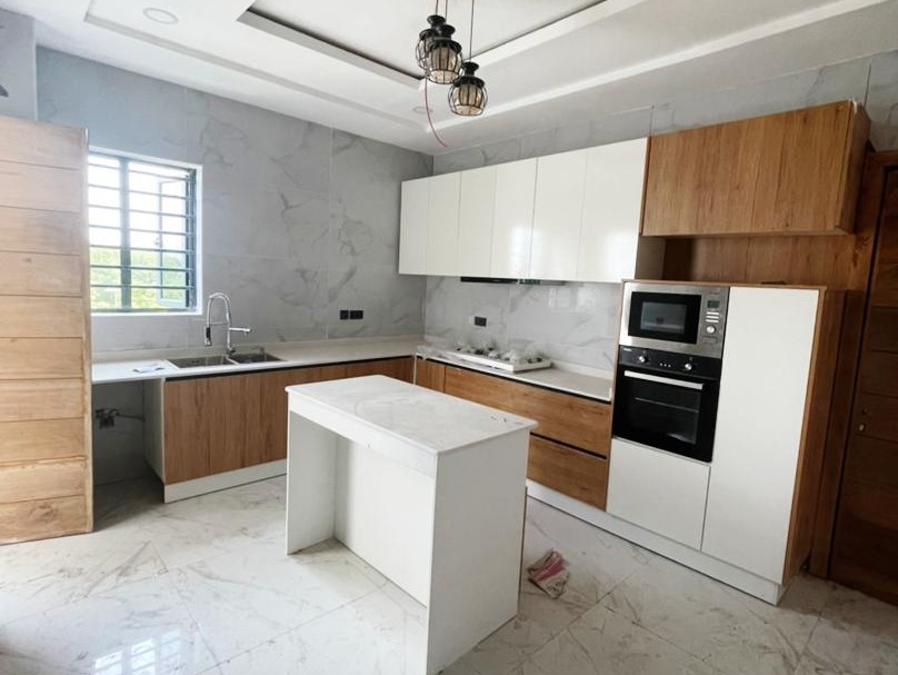 Luxury 3 Bedroom Flat with BQ