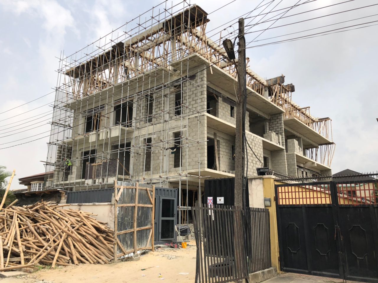 4 bedroom townhouse with BQ