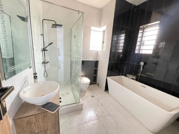 WELL BUILT 5 BED FULLY DETACHED DUPLEX WITH BQ