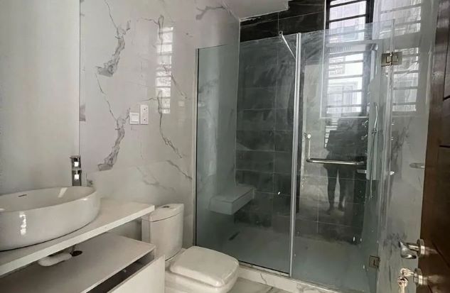 5bedroom detached duplex with bq