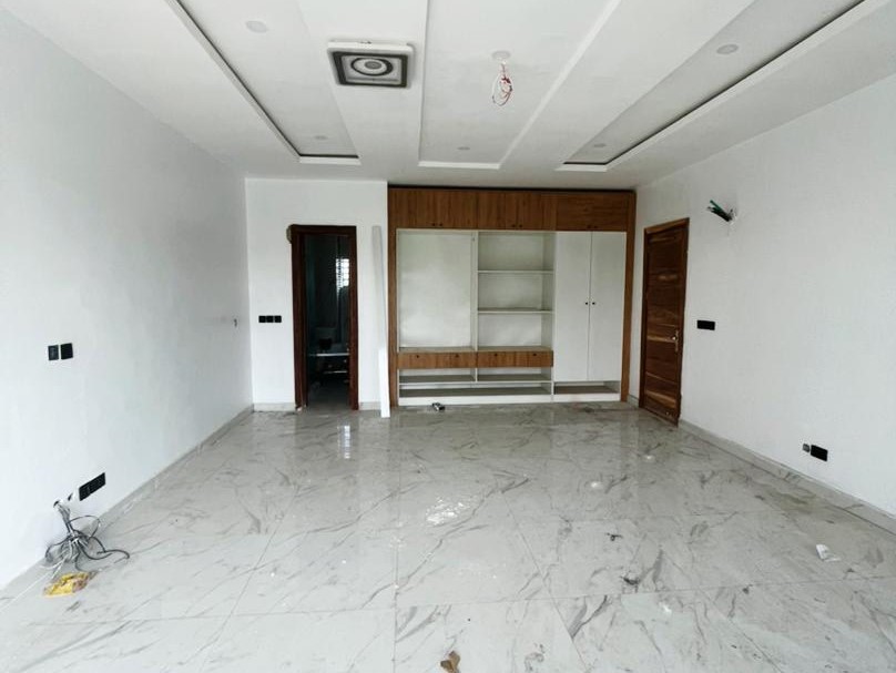 Luxury 3 Bedroom Flat with BQ