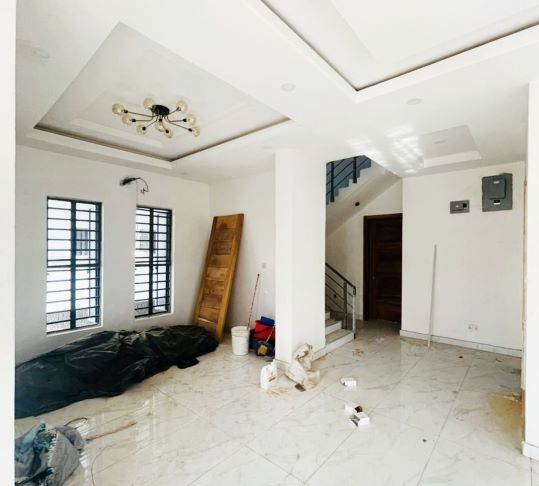 Spacious 5 Bedroom Detached Duplex with BQ