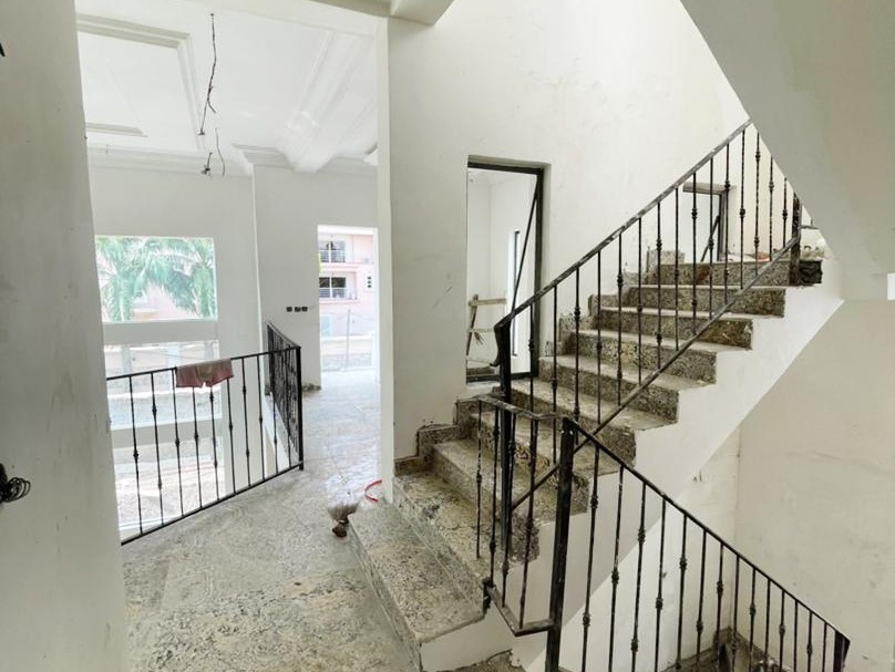 6bedroom detached duplex