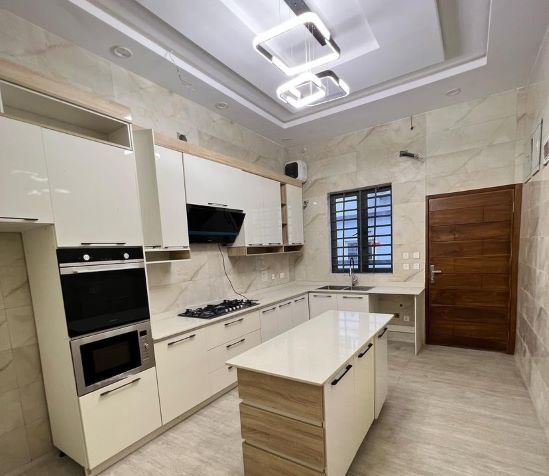 5bedroom detached duplex with bq