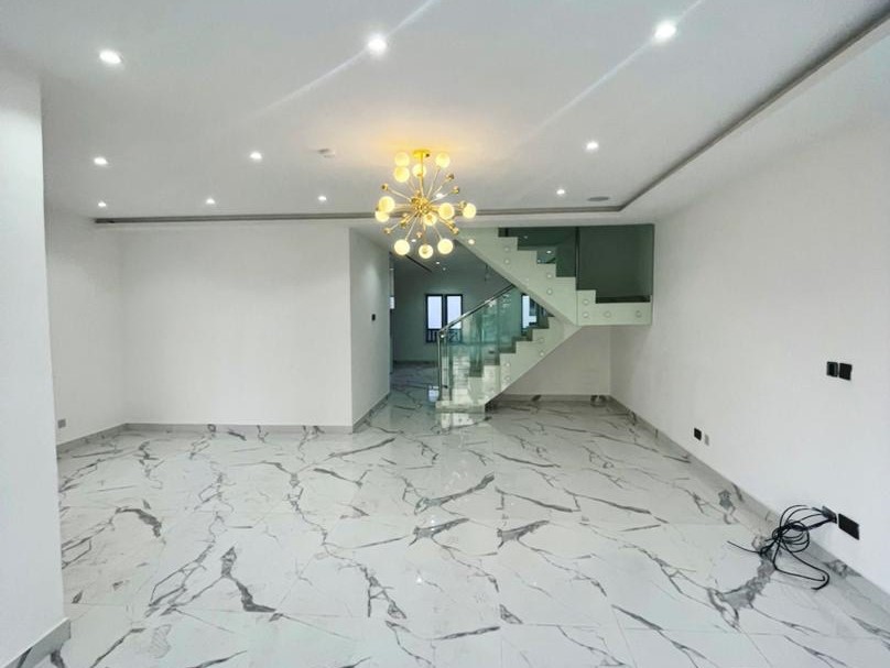 Luxury 4 Bedroom Terrace Duplex with 2 Rooms BQ