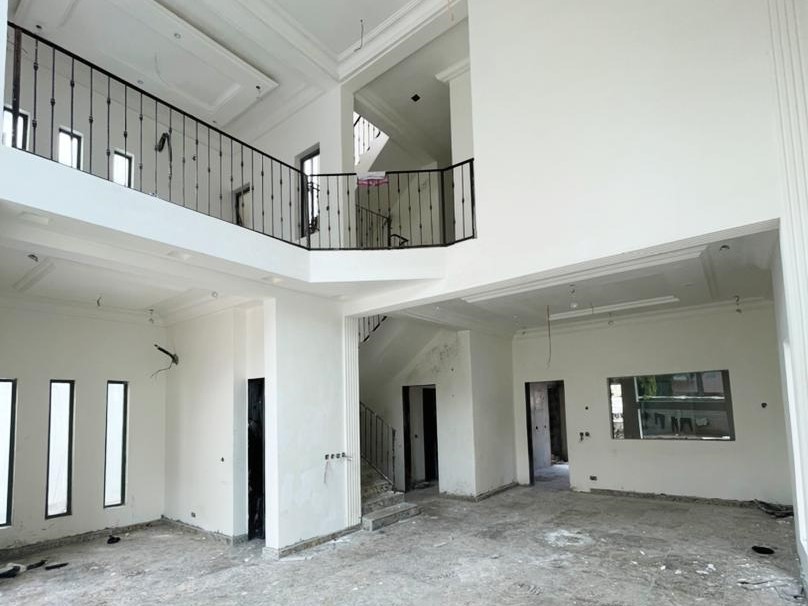 6bedroom detached duplex
