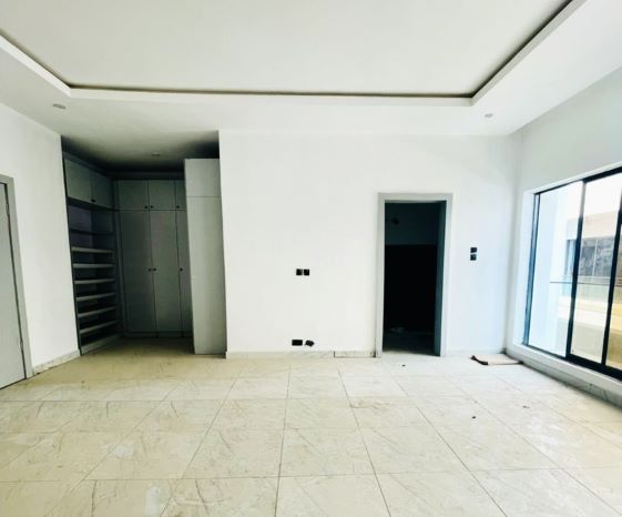 Spacious 4 Bedroom Terrace Duplex with BQ