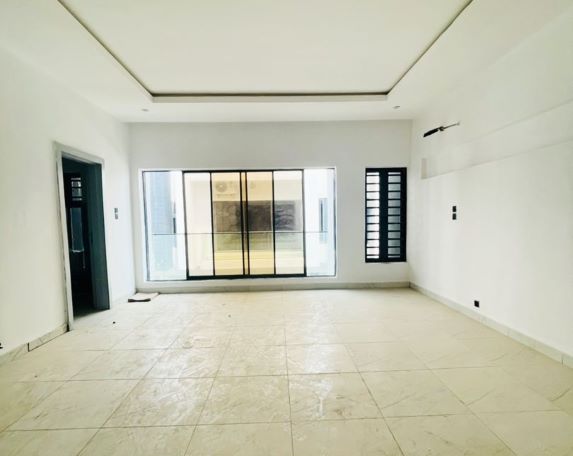 Spacious 4 Bedroom Terrace Duplex with BQ