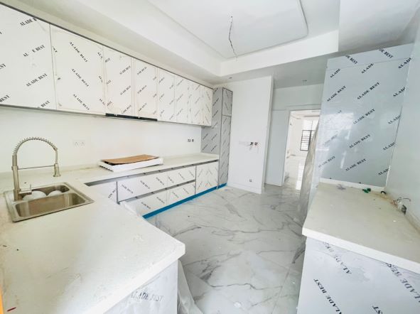 SUPERBLY FINISHED 4 BED SEMI-DETACHED DUPLEX