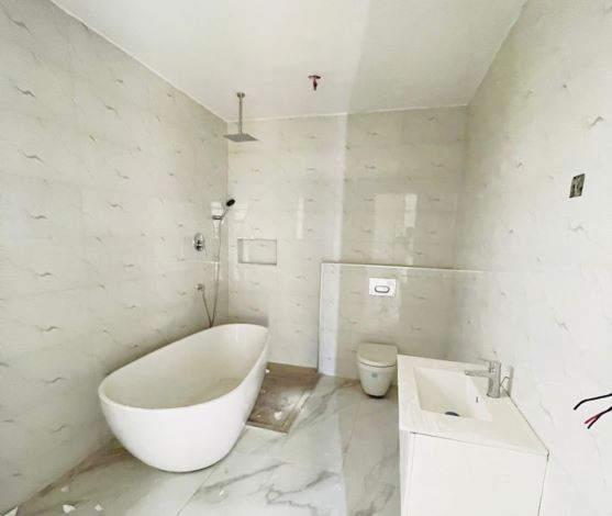 SUPERBLY FINISHED 4 BED SEMI-DETACHED DUPLEX