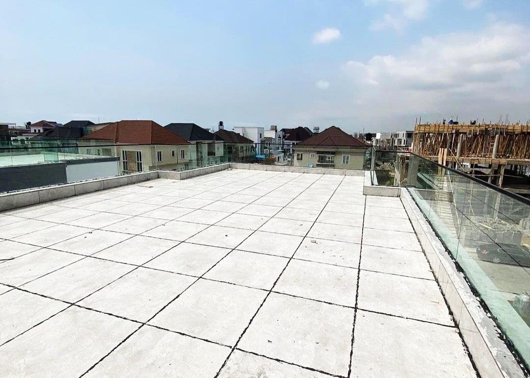 Spacious 5 Bedroom Detached Duplex with BQ