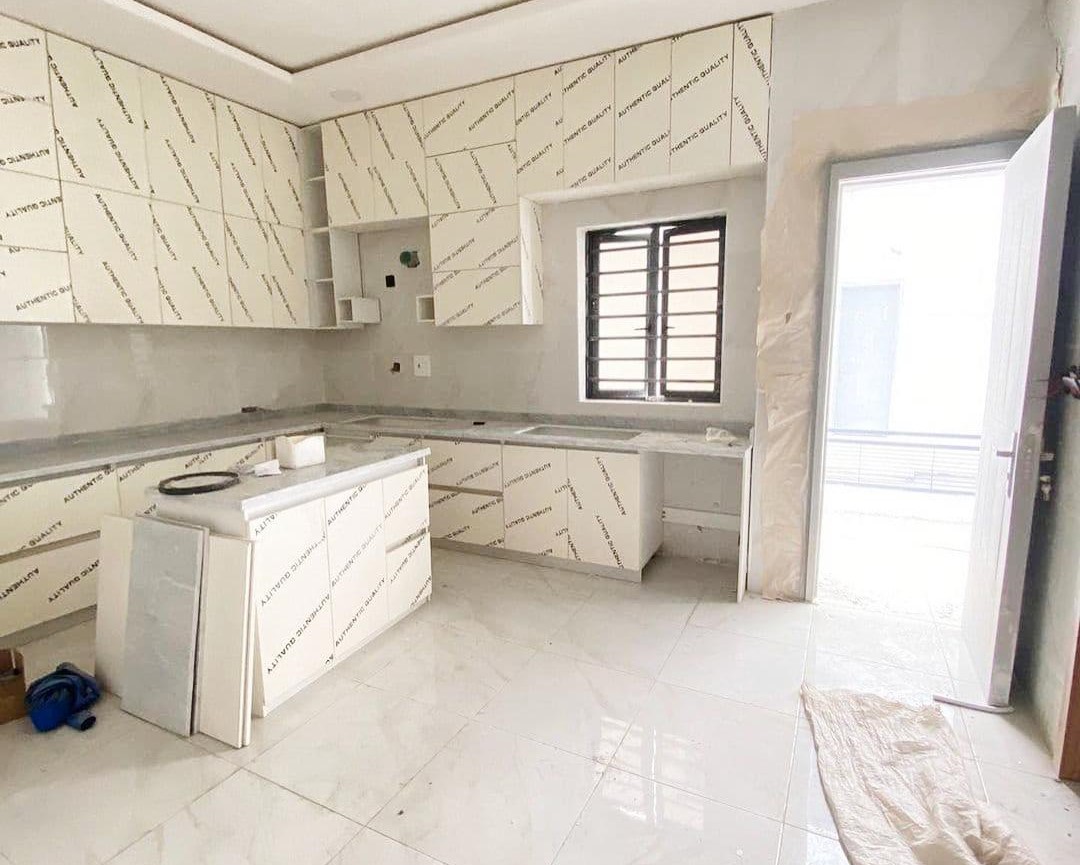 Spacious 5 Bedroom Detached Duplex with BQ