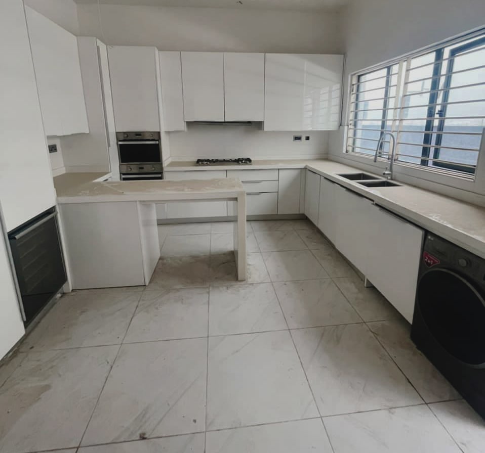 5 bedroom detached duplex with BQ