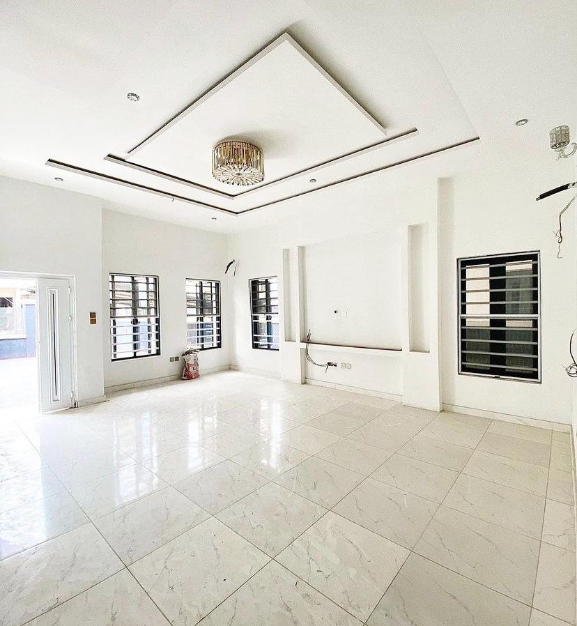 4 bedroom semi detached duplex with BQ