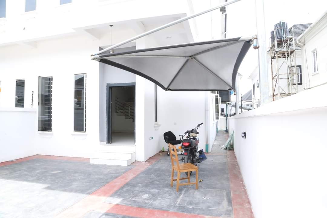 4 bedroom semi detached duplex with BQ