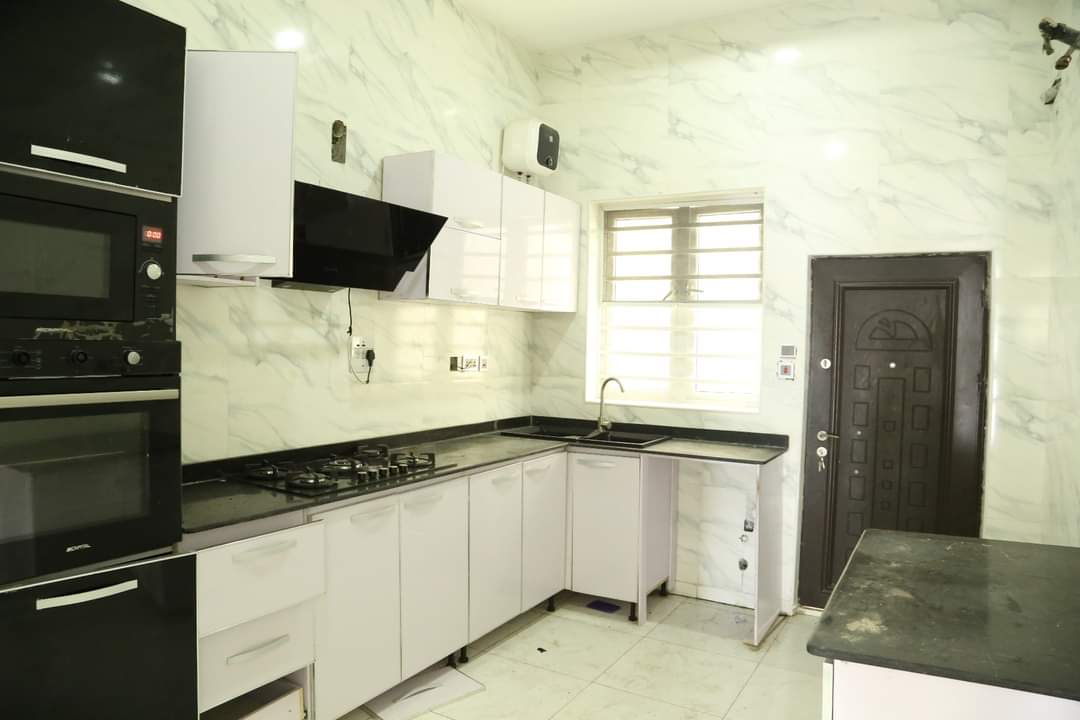 4 bedroom semi detached duplex with BQ