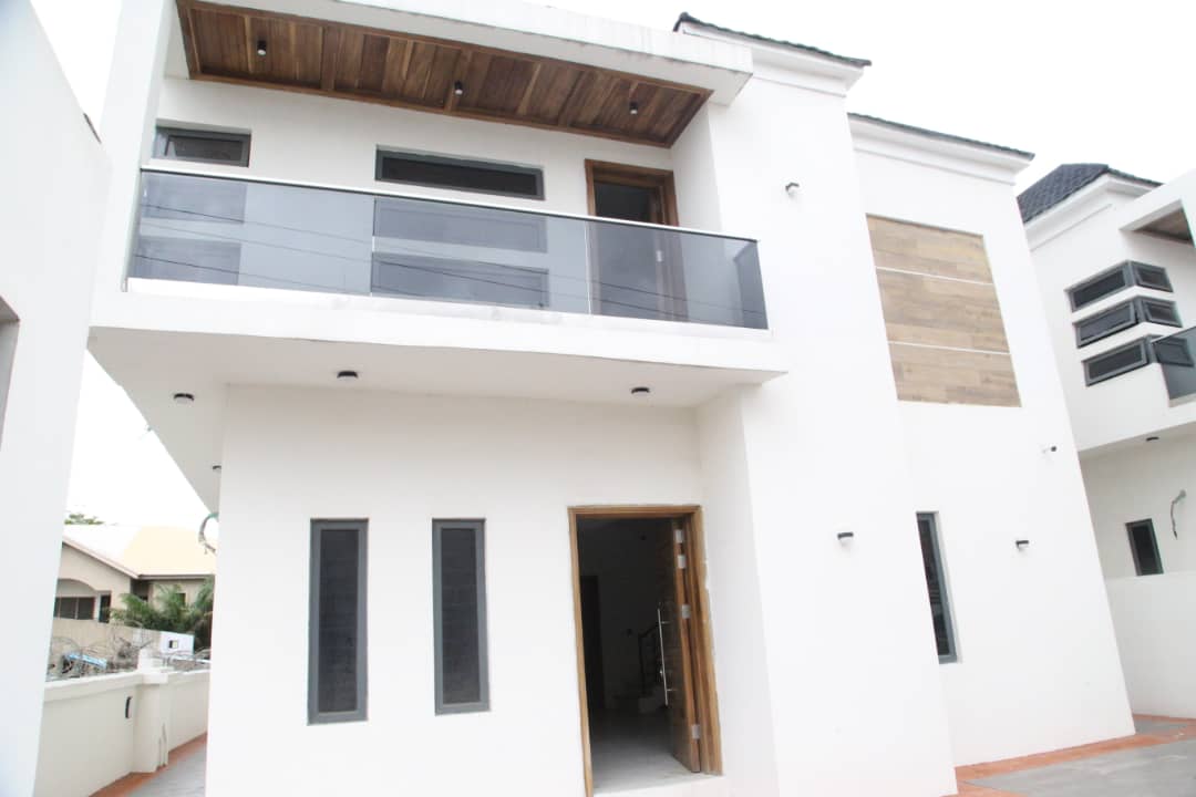 4 bedroom detached duplex + BQ