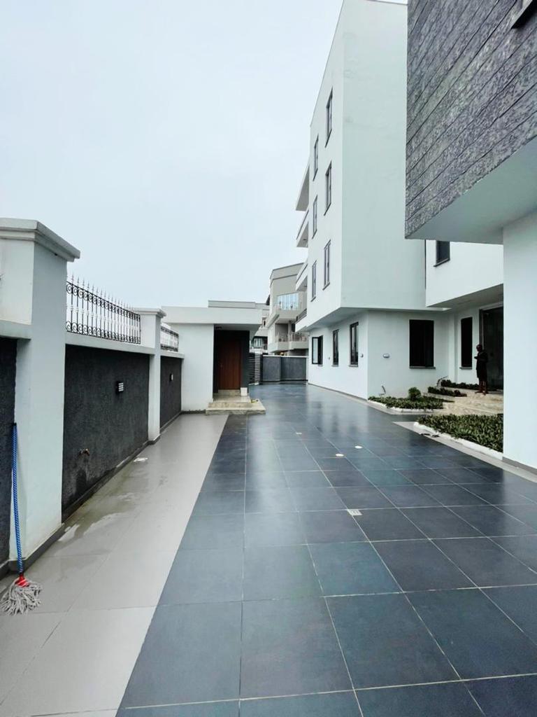 Luxury 5 Bedroom Apartment & Maisonette with BQ