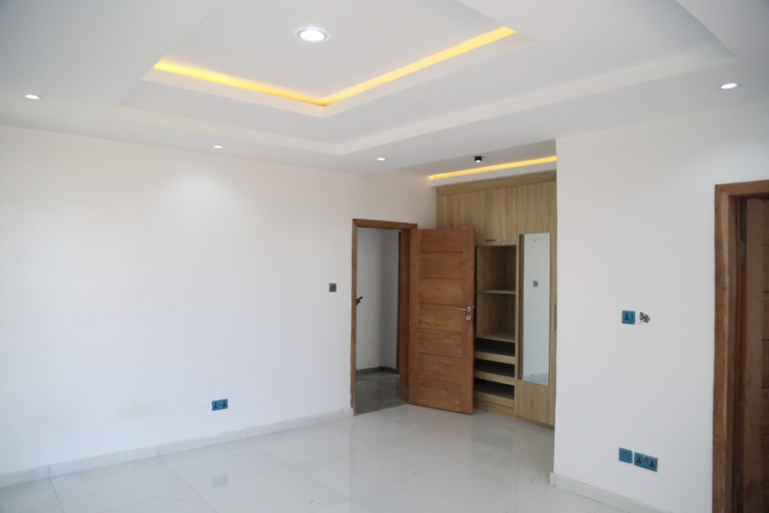 4 bedroom semi detached duplex with BQ