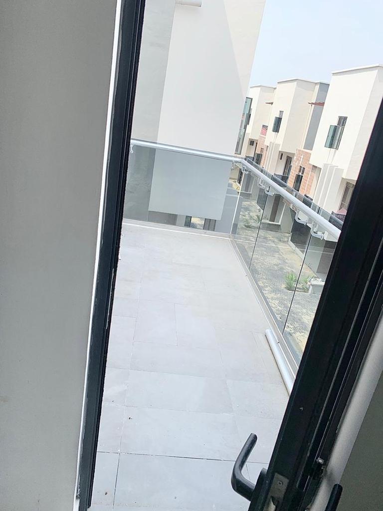 4 bedroom detached duplex + BQ