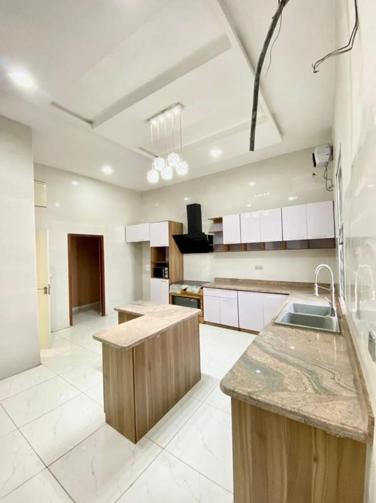 4bedroom Terrace duplex.