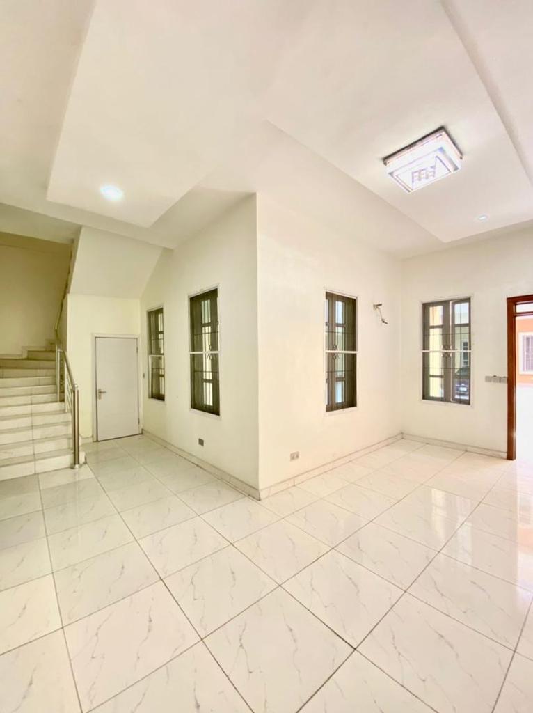 4bedroom Terrace duplex.