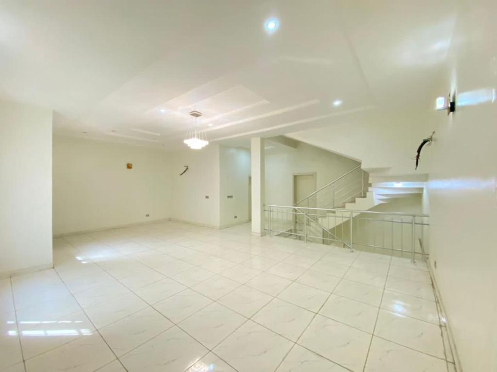 4bedroom Terrace duplex.