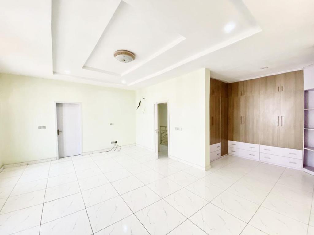 4bedroom Terrace duplex.