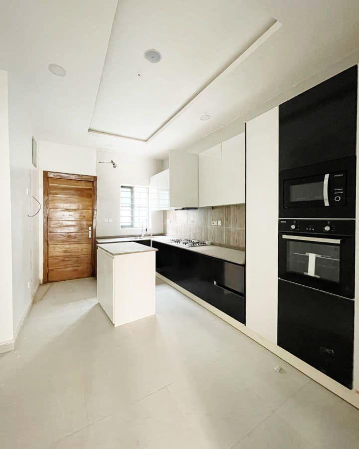 4 bedroom semi detached duplex with BQ