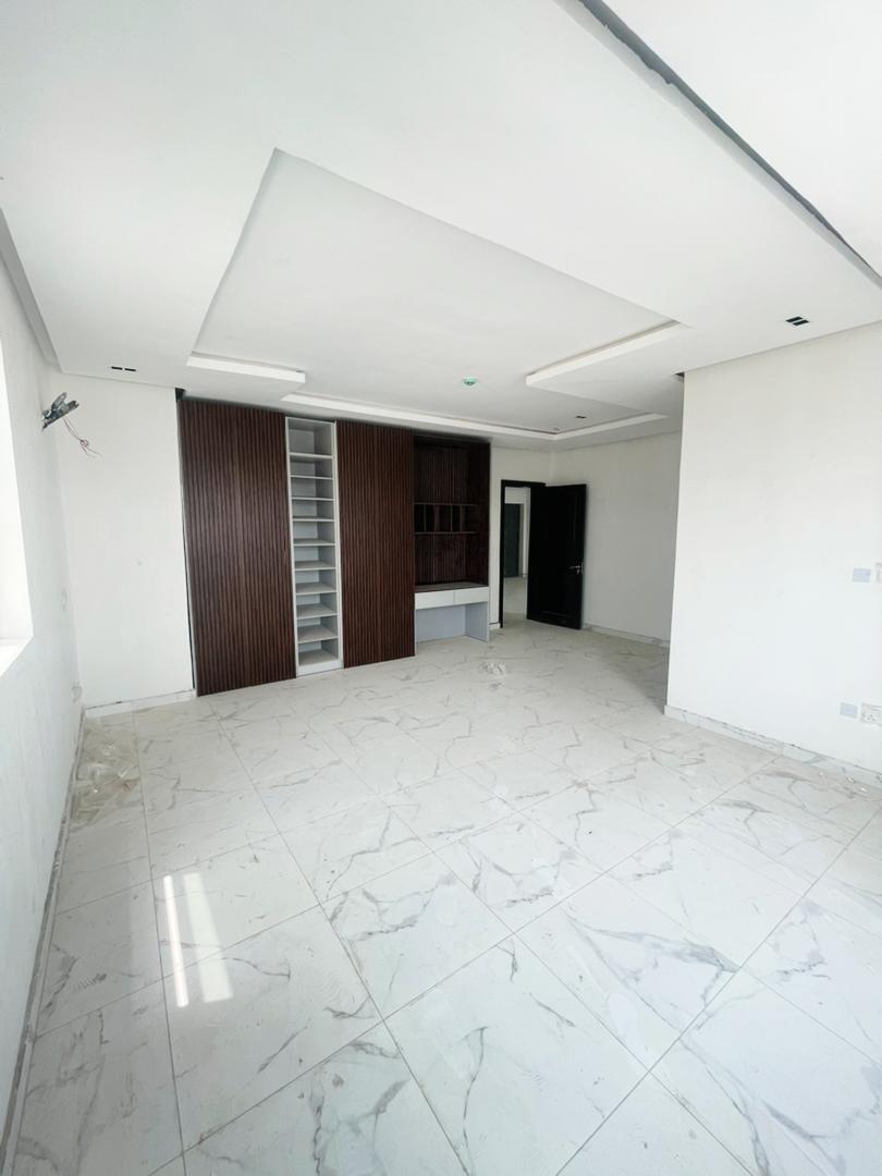 Spacious 3 Bedroom Apartment with BQ