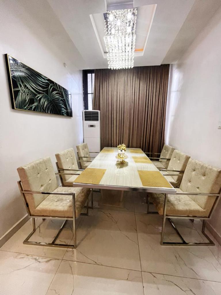 5 bedroom semi-detached duplex