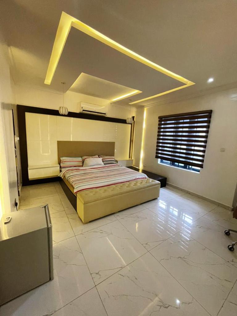 5 bedroom semi-detached duplex