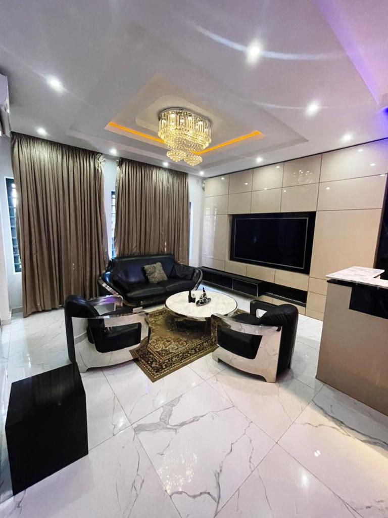 5 bedroom semi-detached duplex