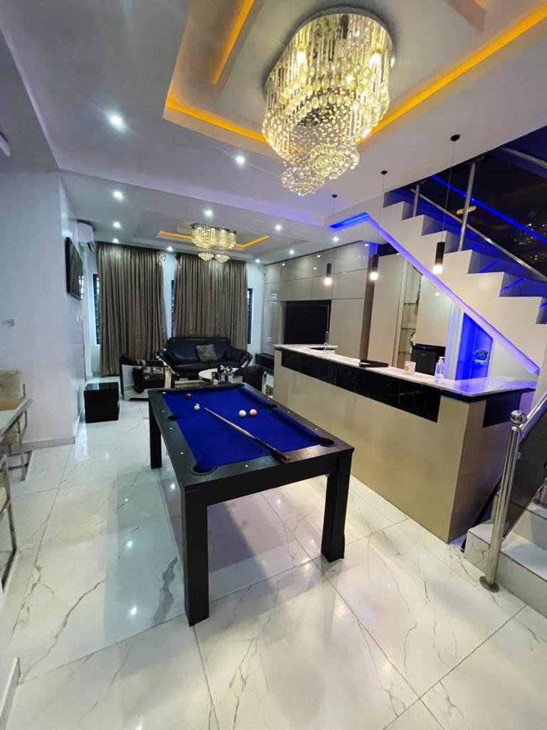 5 bedroom semi-detached duplex