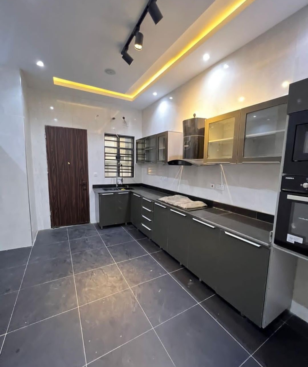 4 bedroom detached duplex with BQ