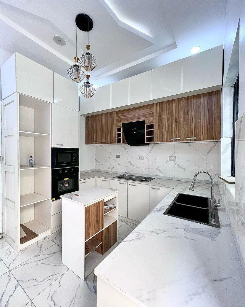 4 bedroom detached duplex