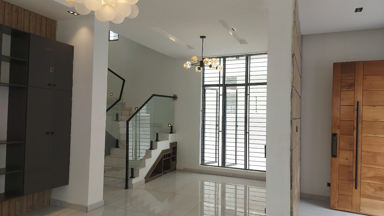 5 bedroom detached duplex with BQ