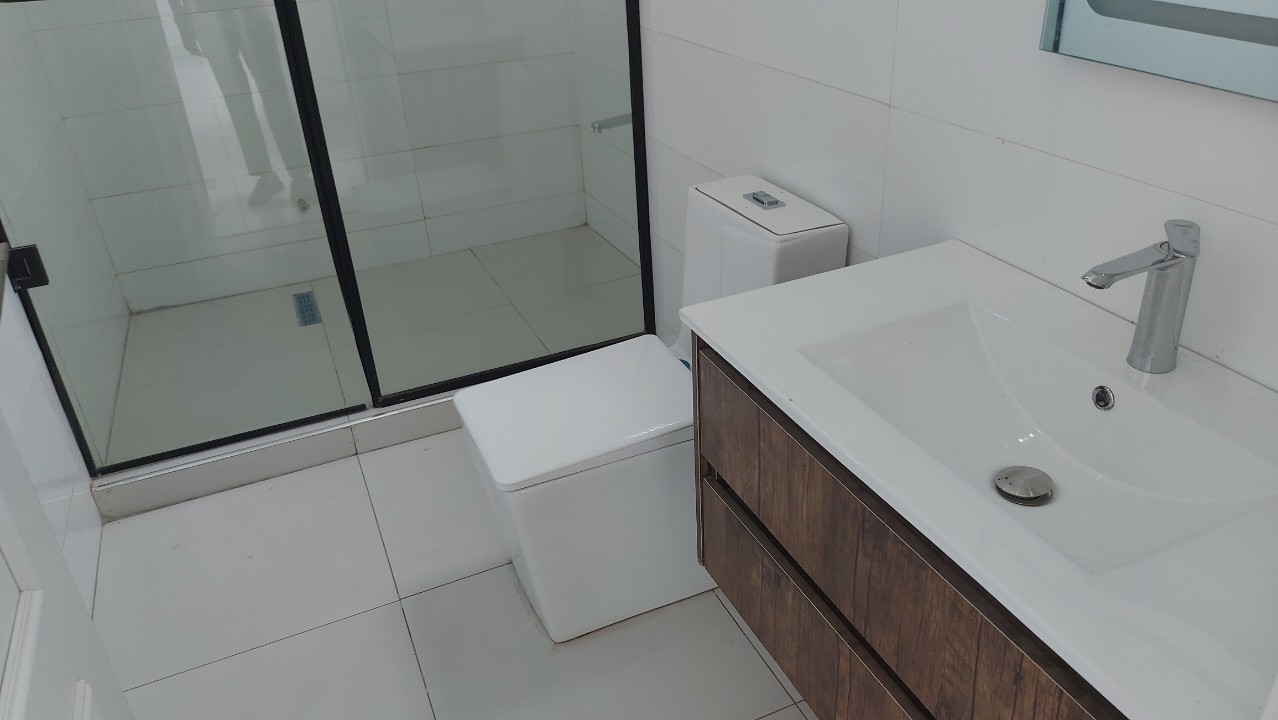 5 bedroom detached duplex with BQ