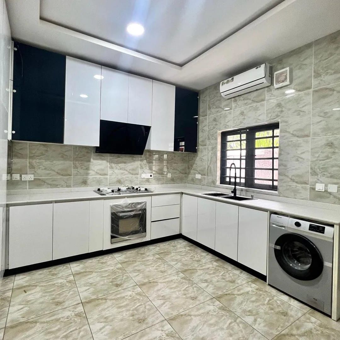 4 bedroom detached duplex + BQ