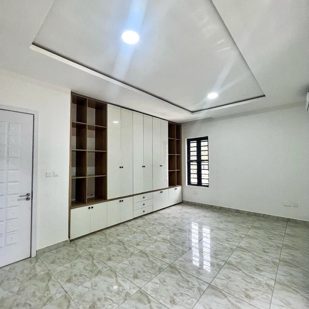 4 bedroom detached duplex + BQ